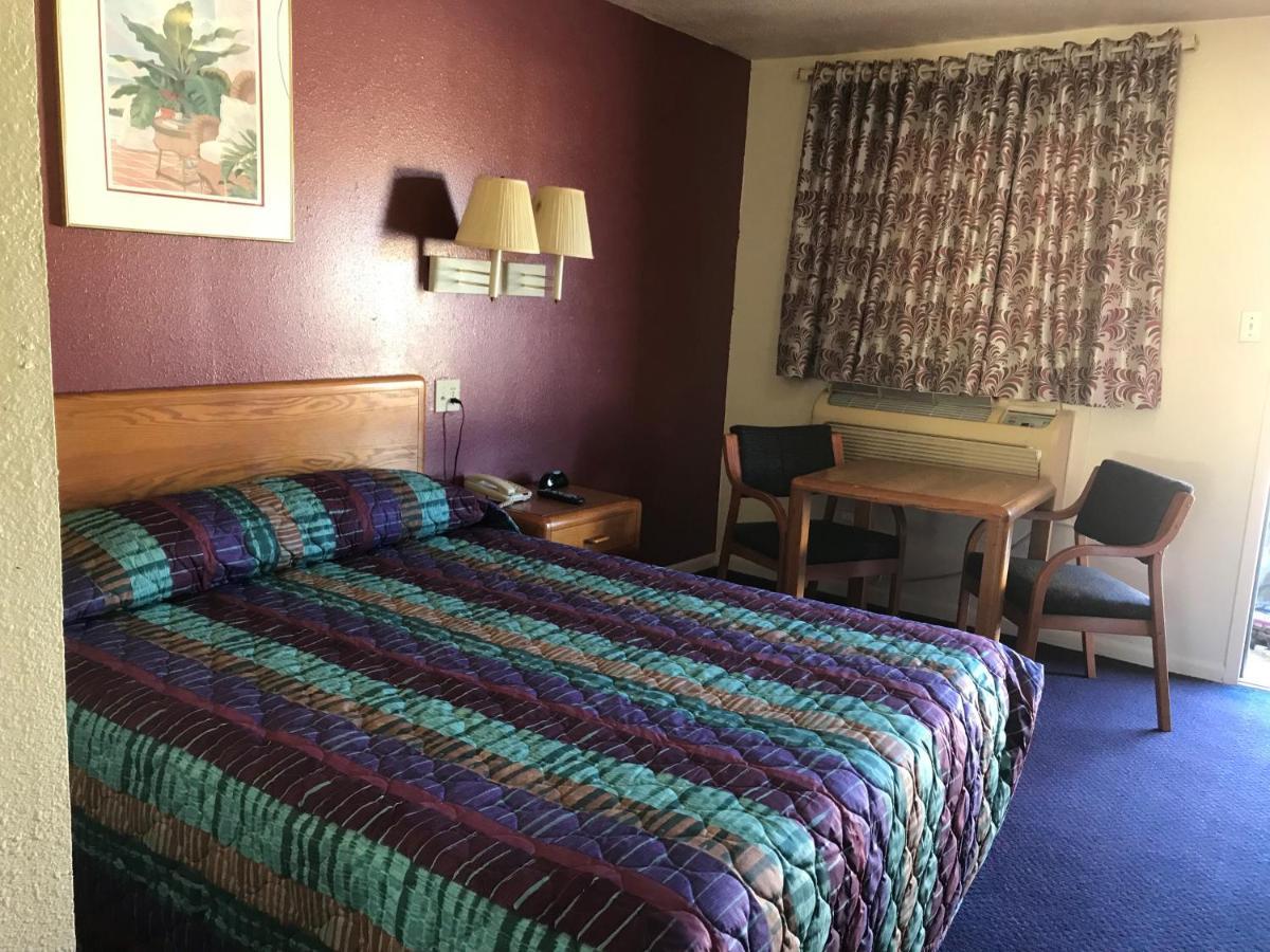Luxury Inn George West 外观 照片